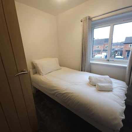Modern 3 Bedroom Property With Free Driveway Parking By Shire Stays Shrewsbury Eksteriør bilde