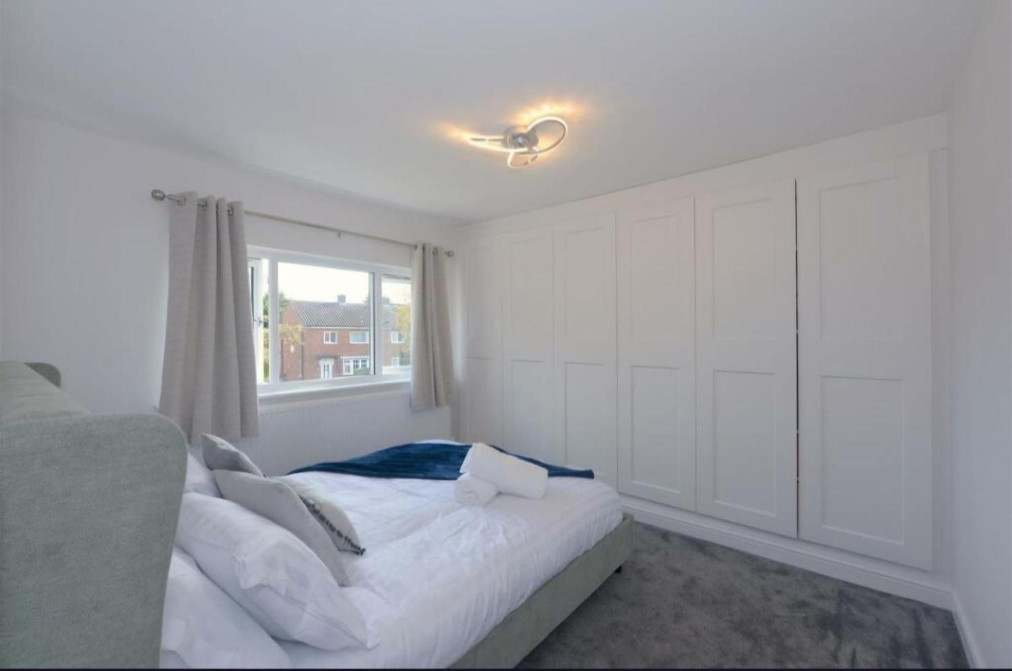 Modern 3 Bedroom Property With Free Driveway Parking By Shire Stays Shrewsbury Eksteriør bilde