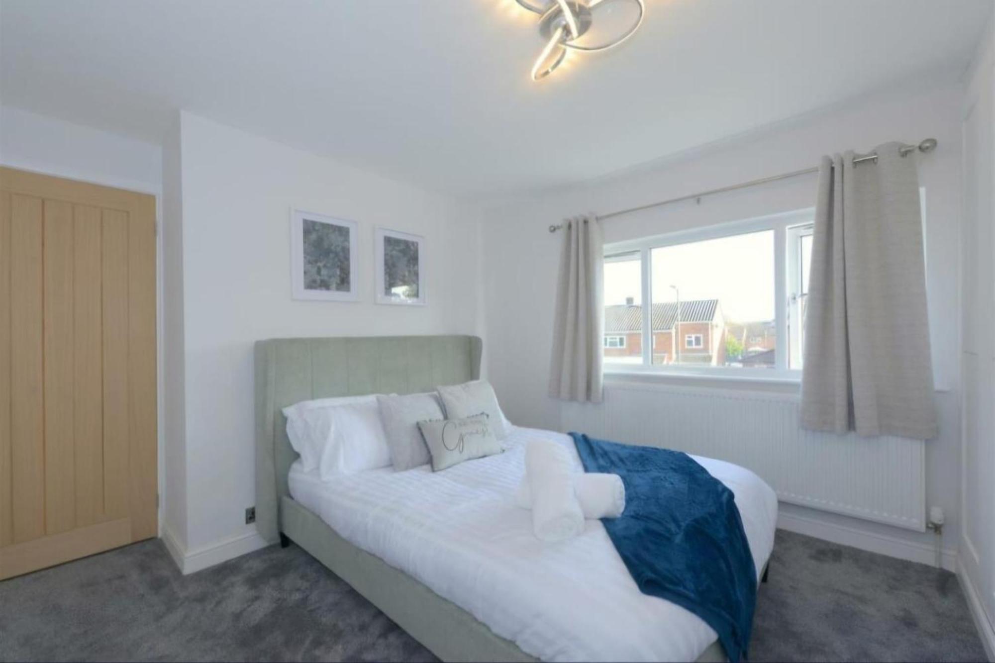 Modern 3 Bedroom Property With Free Driveway Parking By Shire Stays Shrewsbury Eksteriør bilde