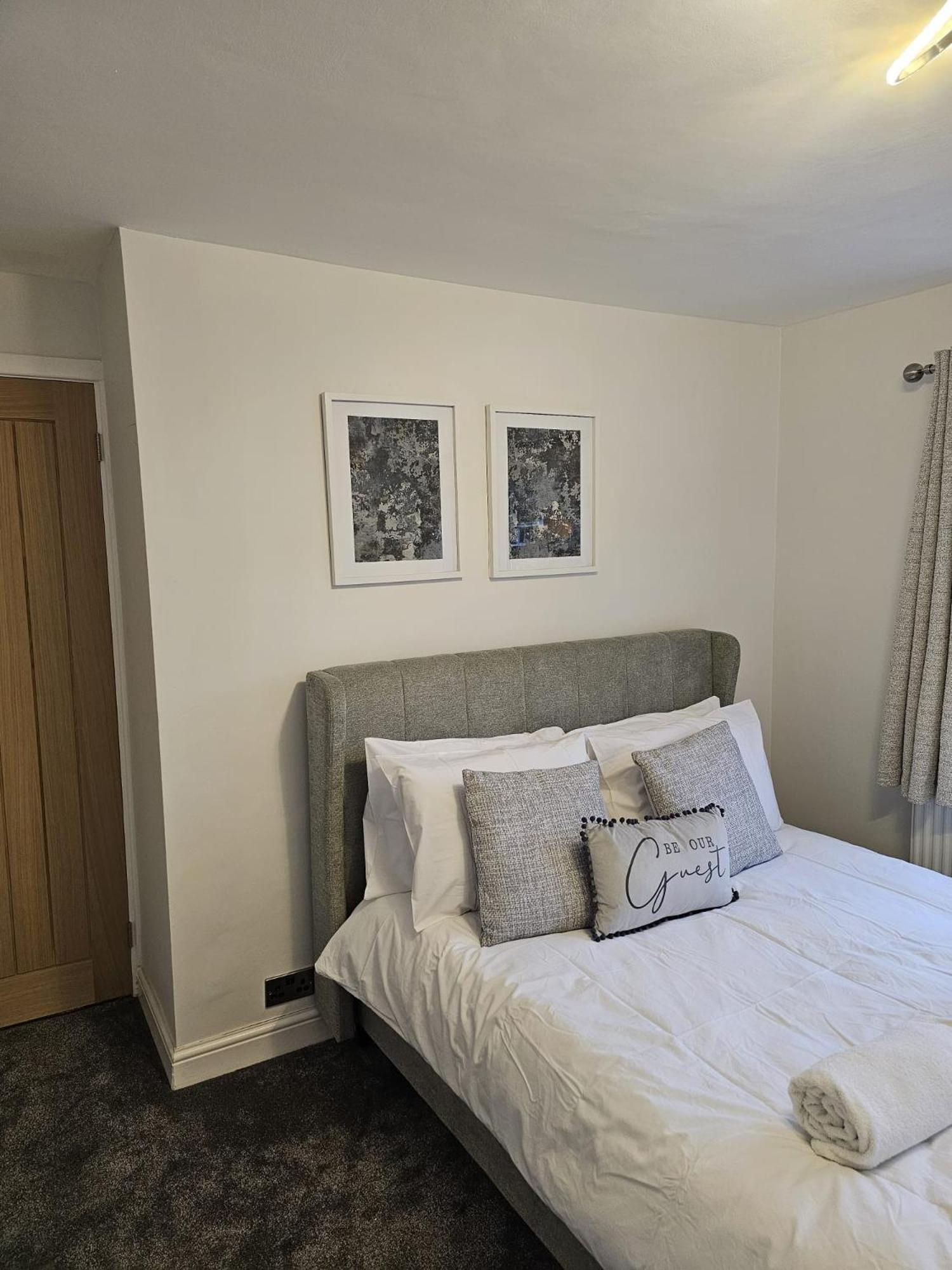 Modern 3 Bedroom Property With Free Driveway Parking By Shire Stays Shrewsbury Eksteriør bilde